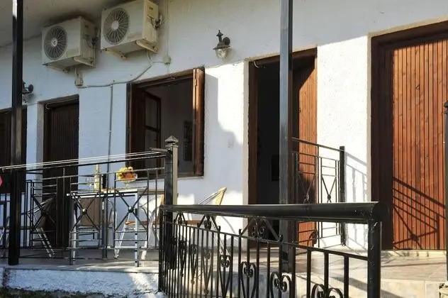 Standard Studio (3 Adults)