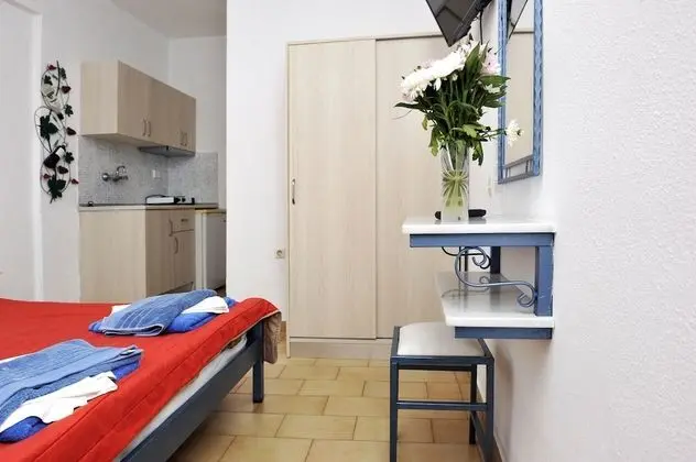 Studio Ground Floor , Partial Sea View (2 adults)