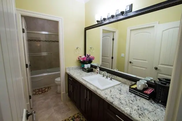 Comfort Oda, 1 En Büyük (King) Boy Yatak, Sigara İçilmez, Ortak Banyo