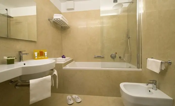 Classic Üç Kişilik Oda