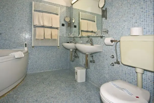 Superior Room with Jacuzzi and Garden View