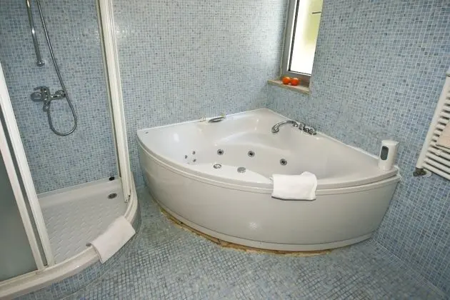 Superior Room with Jacuzzi and Garden View