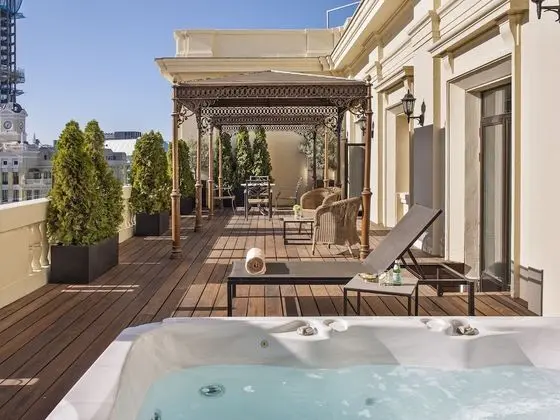 Presidential Penthouse Suite Red Level (2+1)