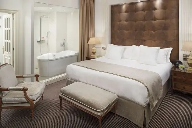 Suite, 1 Bedroom (Red Level Lounge Access 3Adults & 1Child)