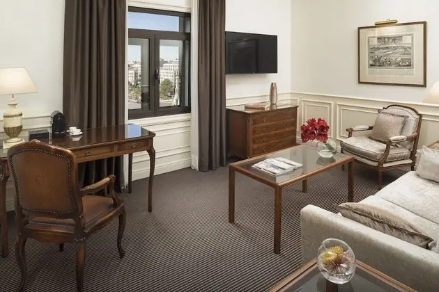 Suite, 1 Bedroom (Red Level Lounge Access 3Adults & 1Child)