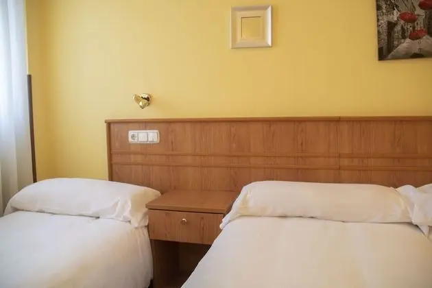Üç Kişilik Oda