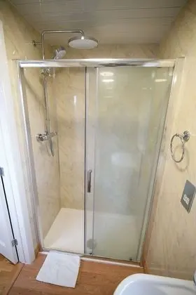 Apart Daire, Banyolu/Duşlu (Apartment 2)