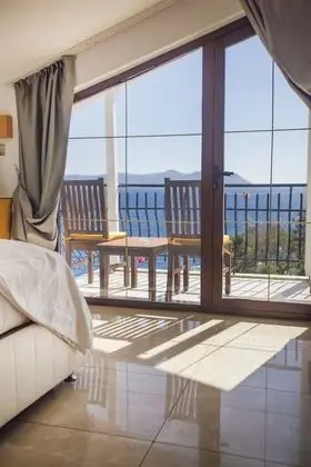 Standard Tek Büyük veya İki Ayrı Yataklı Oda, Deniz Manzaralı