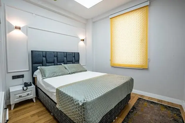 Doğa Manzaralı Havuzlu - Geniş Bahçeli (Villa Fiyatı)
