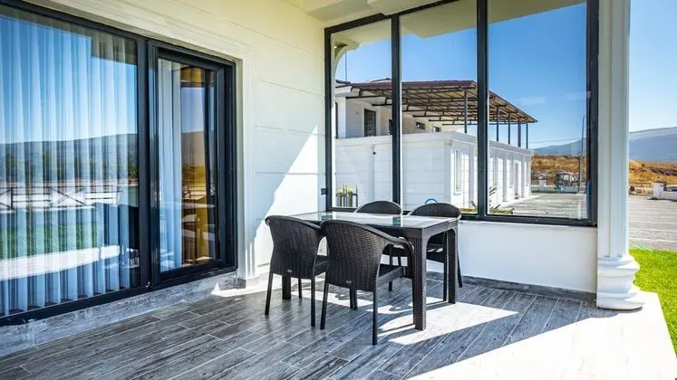 Doğa Manzaralı Havuzlu - Geniş Bahçeli (Villa Fiyatı)