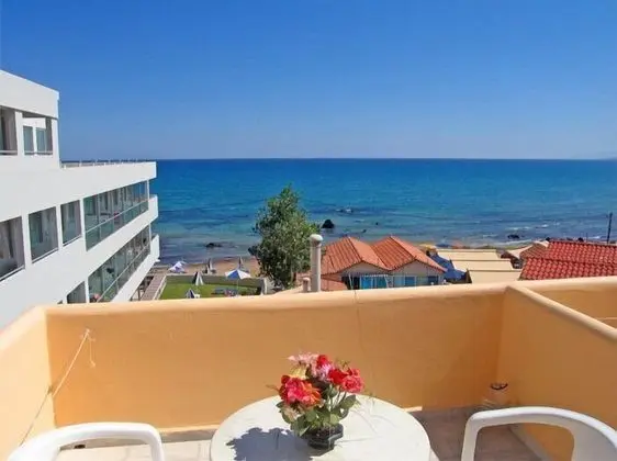 Tek Büyük veya İki Ayrı Yataklı Oda, Deniz Manzaralı
