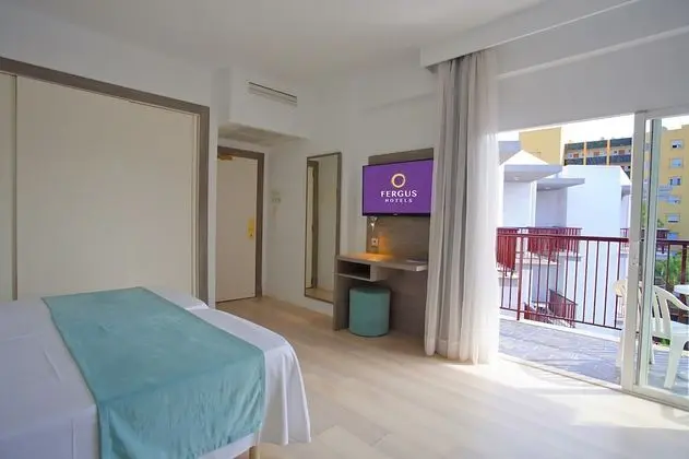 Tek Büyük Yataklı Oda, Balkon, Havuz Manzaralı (2 adults)