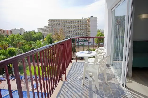 Tek Büyük Yataklı Oda, Balkon, Havuz Manzaralı (2 adults)