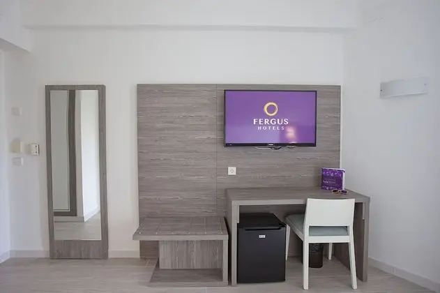 Tek Büyük Yataklı Oda, Balkon, Havuz Manzaralı (2 adults)