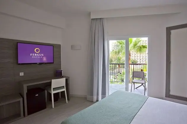 Tek Büyük Yataklı Oda, Balkon, Havuz Manzaralı (2 adults)
