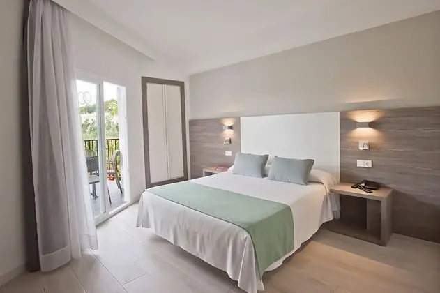 Tek Büyük Yataklı Oda, Balkon, Havuz Manzaralı (2 adults)