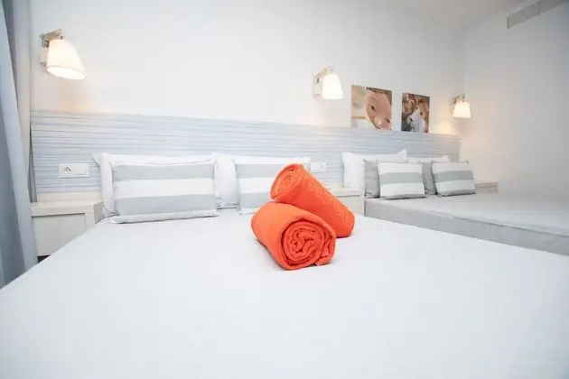 Deluxe Dört Kişilik Oda, Havuz Manzaralı