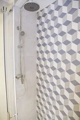 Deluxe Dört Kişilik Oda, Havuz Manzaralı