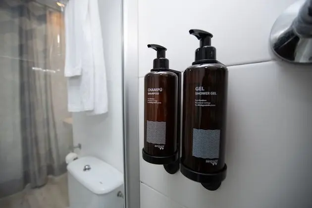 Deluxe Dört Kişilik Oda, Havuz Manzaralı