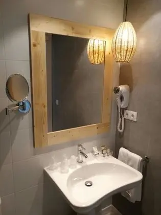 Deluxe Üç Kişilik Oda, Havuz Manzaralı (2 adults and 1 child)