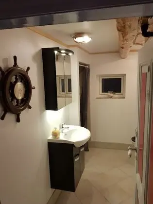 Economy Tek Büyük Yataklı Oda, Ortak Banyo (5,6,7)
