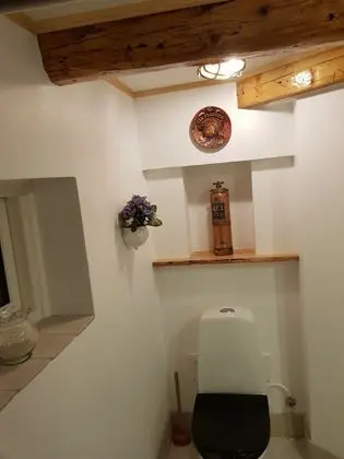 Tek Büyük Yataklı Oda, Ortak Banyo (1-4)
