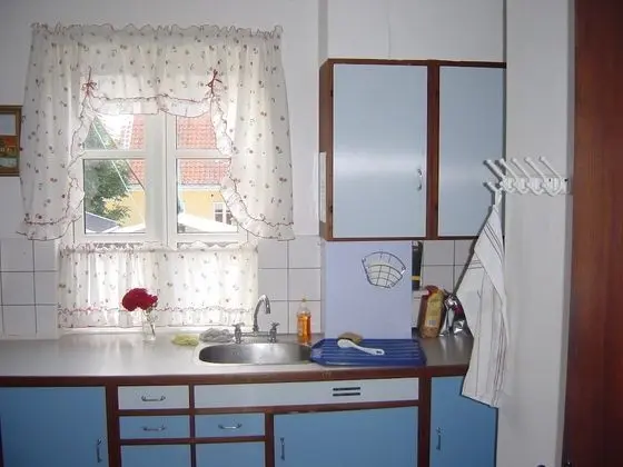 Tek Büyük Yataklı Oda, Ortak Banyo (1-4)