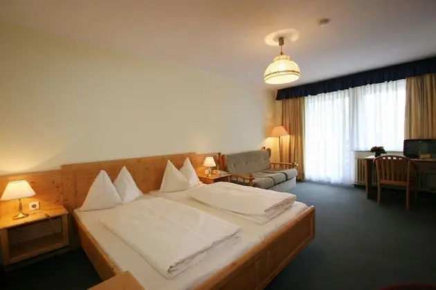 Tek Büyük Yataklı Oda, Ek Bina