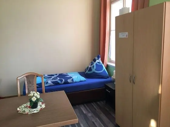 İki Ayrı Yataklı Oda, Ortak Banyo