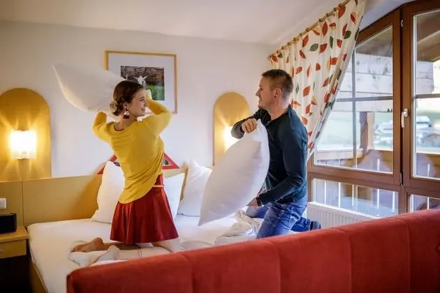 Tek Büyük Yataklı Oda, Balkon, Dağ Manzaralı