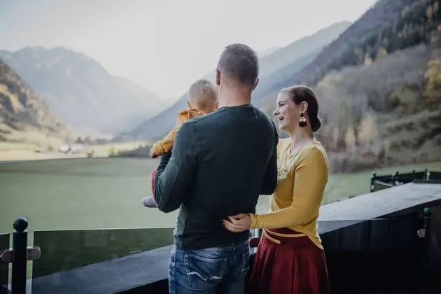 Tek Büyük Yataklı Oda, Balkon, Dağ Manzaralı