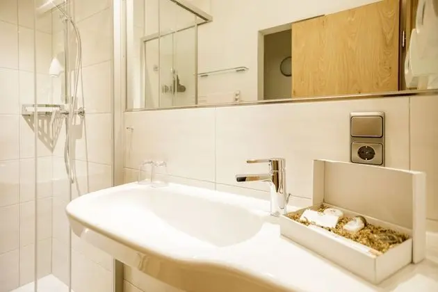 Tek Büyük Yataklı Oda, Balkon, Dağ Manzaralı