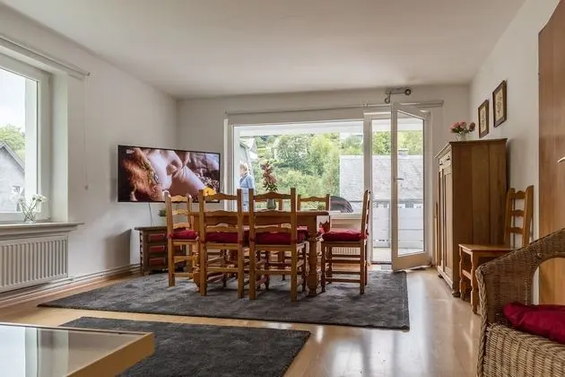 Tek Büyük veya İki Ayrı Yataklı Oda, Ortak Banyo (76.)