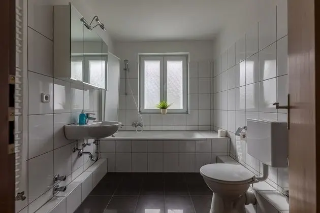 Tek Büyük veya İki Ayrı Yataklı Oda, Ortak Banyo (76.)