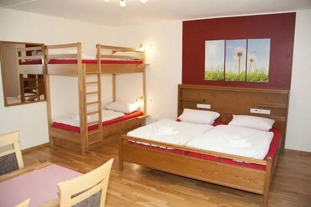 Standard Dört Kişilik Oda, Bahçe Manzaralı (2)