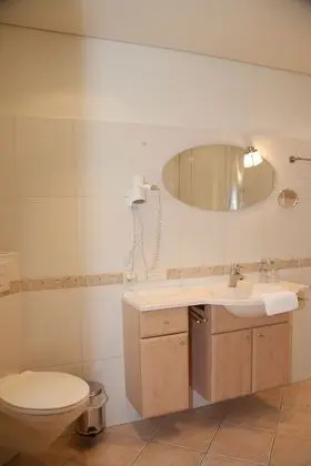 Standard Dört Kişilik Oda, Bahçe Manzaralı (2)