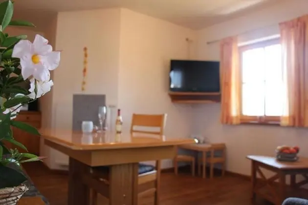 Apart Daire, Balkon (Mohnblume)