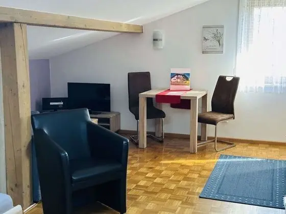 Apart Daire, Bahçe Manzaralı (Emilia)