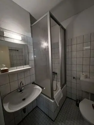 Tek Büyük veya İki Ayrı Yataklı Oda (1)