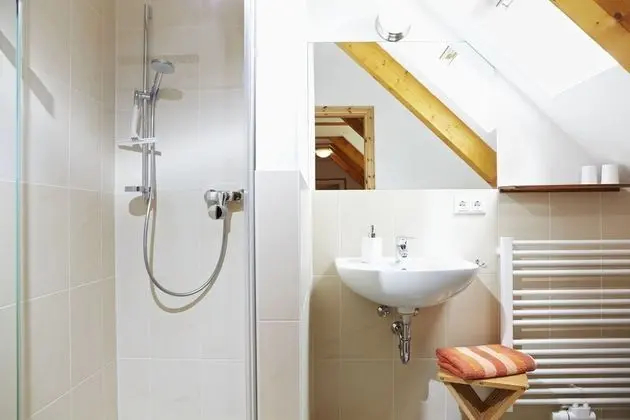 Stüdyo, Özel Banyo, Üzüm Asması Manzaralı (Nr. 2)