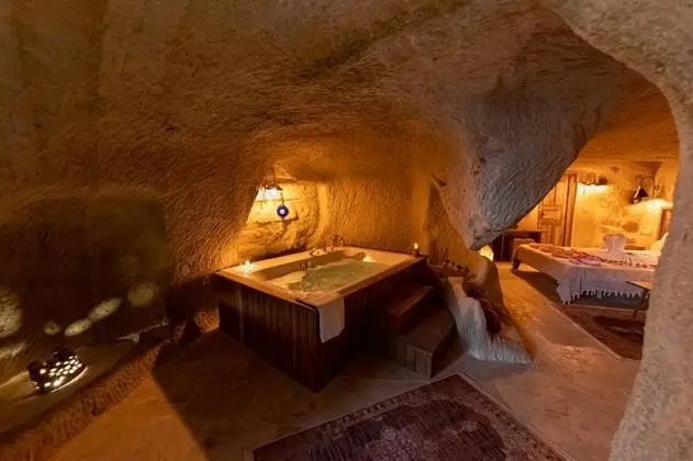 Premium Cave Suit, Manzarasız, Jakuzili