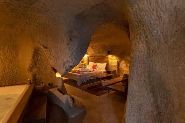 Premium Cave Suit, Manzarasız, Jakuzili