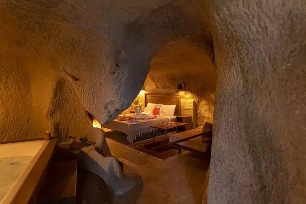 Premium Cave Suit, Manzarasız, Jakuzili