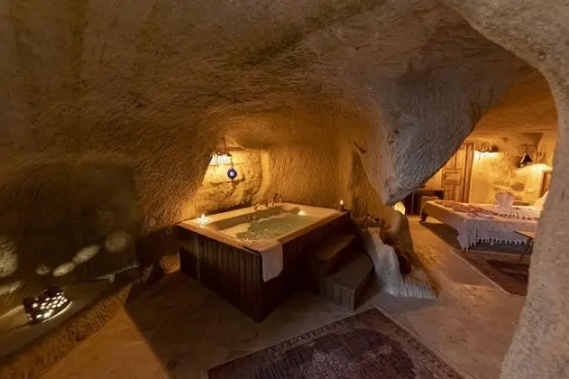 Premium Cave Suit, Manzarasız, Jakuzili