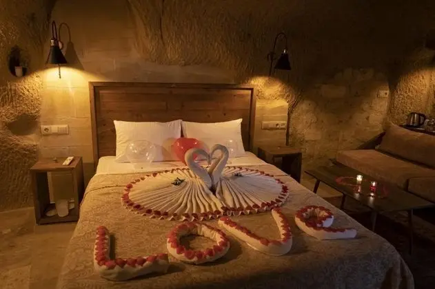 Premium Cave Suit, Manzarasız, Jakuzili