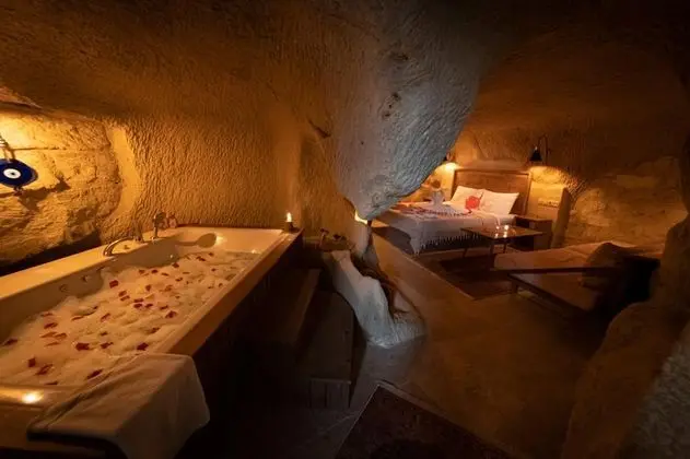 Premium Cave Suit, Manzarasız, Jakuzili