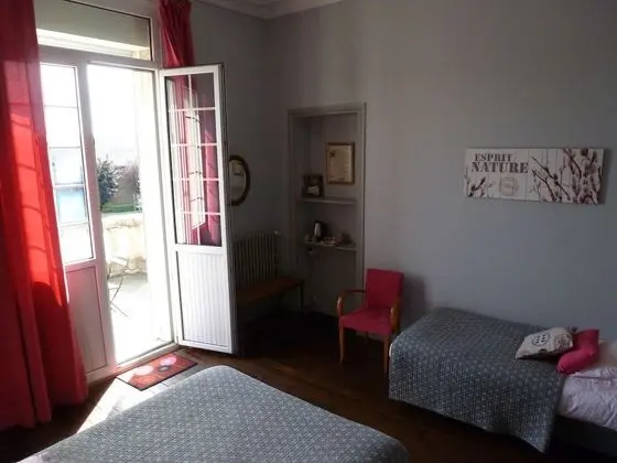 Üç Kişilik Oda (Salle de bain sur le palier)