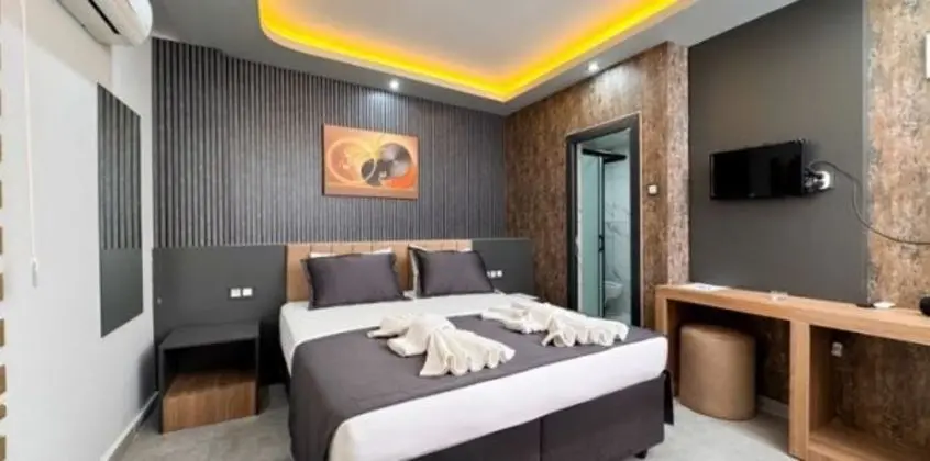 Standart Kara Manzaralı Oda