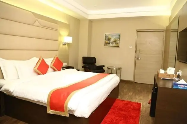 Winter Green Club Room