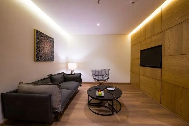 Hazel Suite
